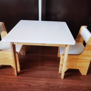 Mesa y sillas Montessori